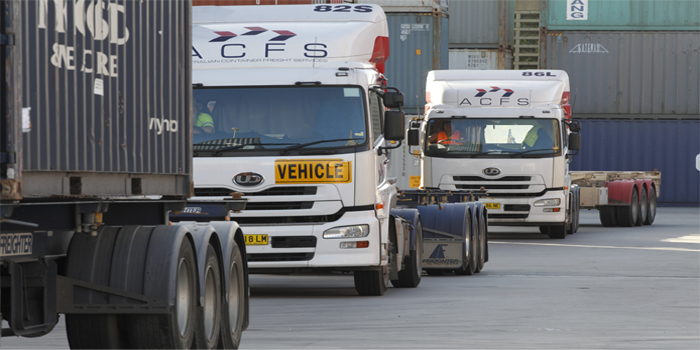 Moving vehicle container